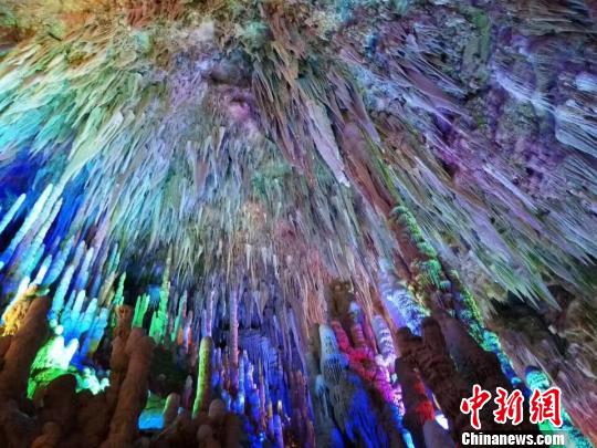 圖為貴州省潛龍洞洞穴美景。松桃縣旅游局供圖
