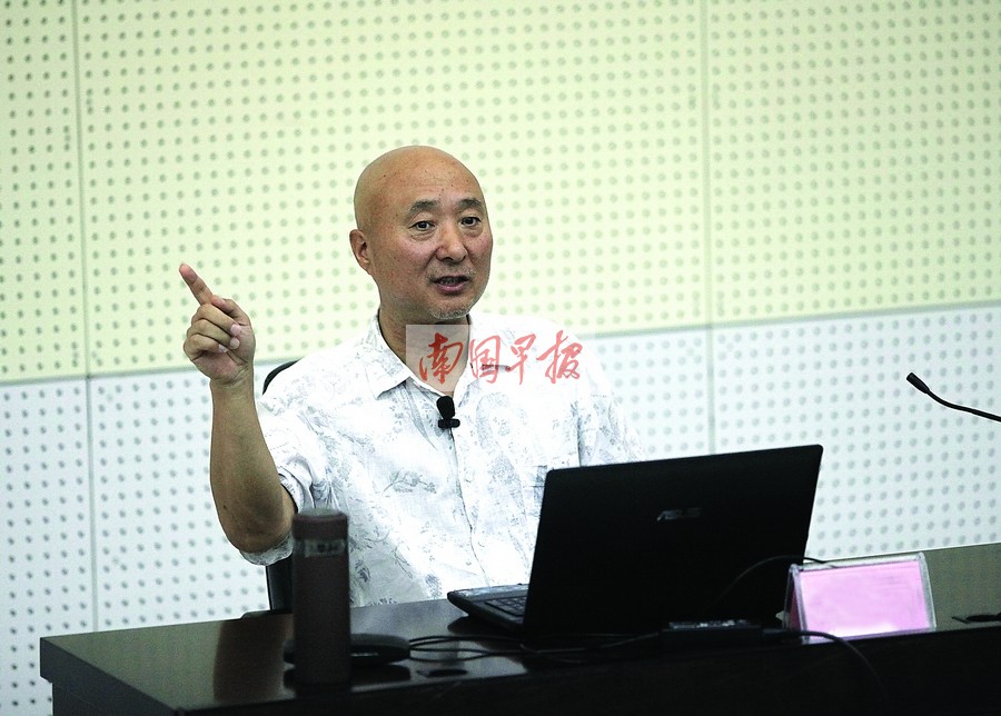 陳佩斯變身嚴肅教授西大講課 慨嘆好演員成本太高
