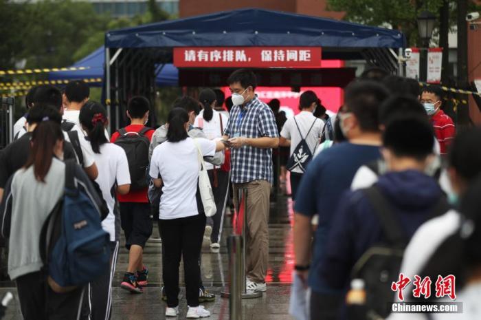 資料圖:2020年7月,上??忌饺敫呖伎紙?chǎng)。張亨偉 攝 點(diǎn)擊進(jìn)入下一頁(yè)