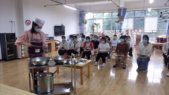 進(jìn)餐