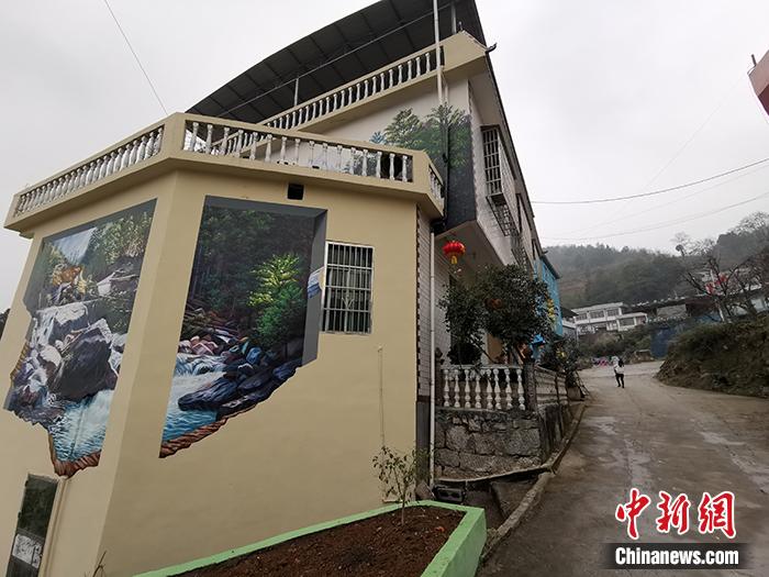 脫貧后的高峰村。<a target='_blank' >中新網(wǎng)</a>記者 宋宇晟 攝 點擊進入下一頁