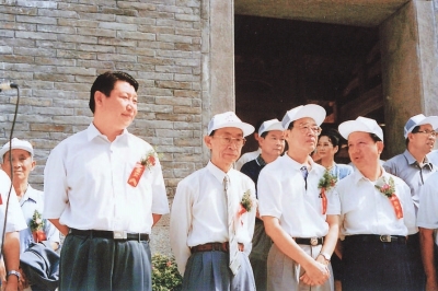 1997年6月30日,習(xí)近平出席林則徐出生地、故居、紀(jì)念館等修復(fù)竣工儀式。