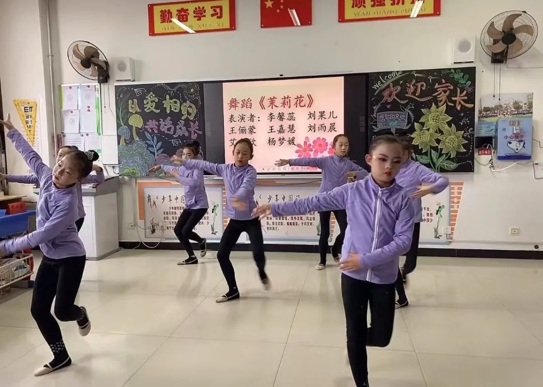 五小學(xué)生展示照片18.jpg 圖片