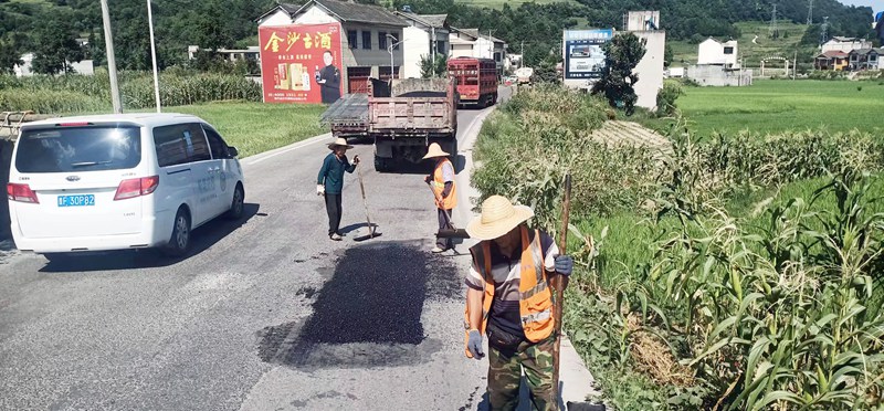 道路養(yǎng)護現(xiàn)場。