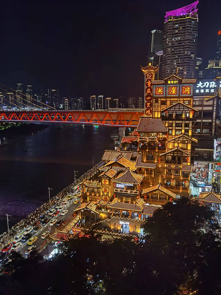 重慶洪崖洞夜景。人民網(wǎng) 吳成良攝
