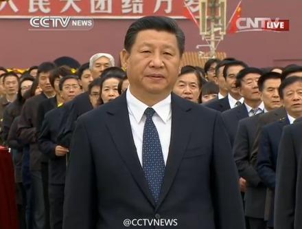 黨和國家領(lǐng)導(dǎo)人在天安門廣場向人民英雄敬獻(xiàn)花籃