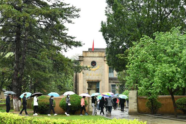 光輝決議指引偉大征程 光輝決議指引偉大征程