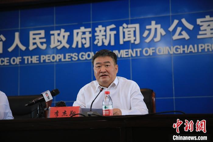 圖為青海省委常委、省政府常務副省長李杰翔發(fā)布關于媒體報道木里礦區(qū)非法開采問題專項調查工作進展情況和下一步工作部署。胡貴龍 攝