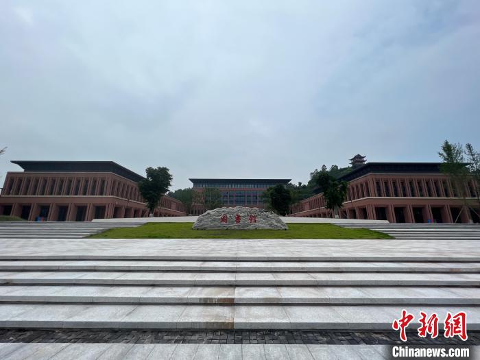 圖為重慶中醫(yī)藥學(xué)院?！＄婌?攝