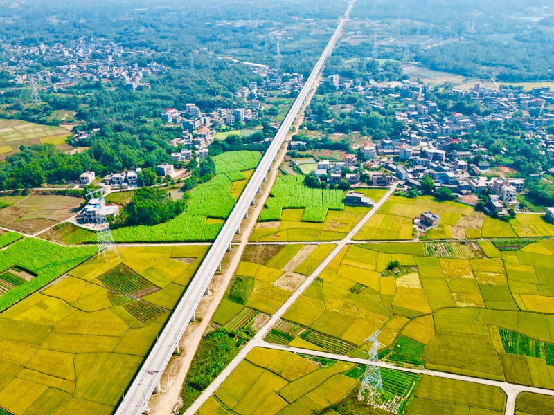 正在建設(shè)的南玉鐵路。陳果攝
