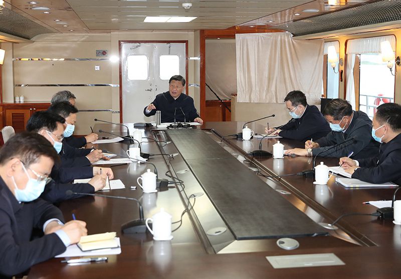 2021年5月13日,習(xí)近平總書記在河南南陽市淅川縣乘船考察丹江口水庫,聽取有關(guān)情況匯報。 2021年5月13日,習(xí)近平總書記在河南南陽市淅川縣乘船考察丹江口水庫,聽取有關(guān)情況匯報。