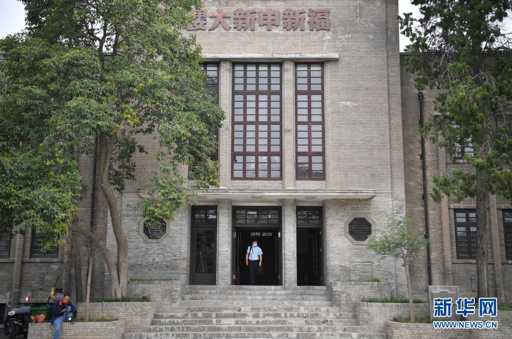 長(zhǎng)樂(lè)塬抗戰(zhàn)工業(yè)遺址中的福新申新大樓(6月9日攝)。 長(zhǎng)樂(lè)塬抗戰(zhàn)工業(yè)遺址中的福新申新大樓(6月9日攝)。
