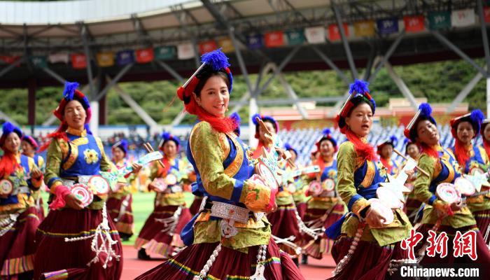 四川甘孜藏族自治州成立70周年慶祝大會(huì)在康定舉行
