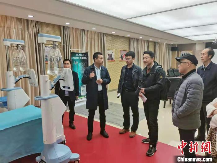 圖為上?？疾靾F在甘肅科技企業(yè)參觀交流。甘肅省科技廳供圖 甘肅省科技廳供圖 攝